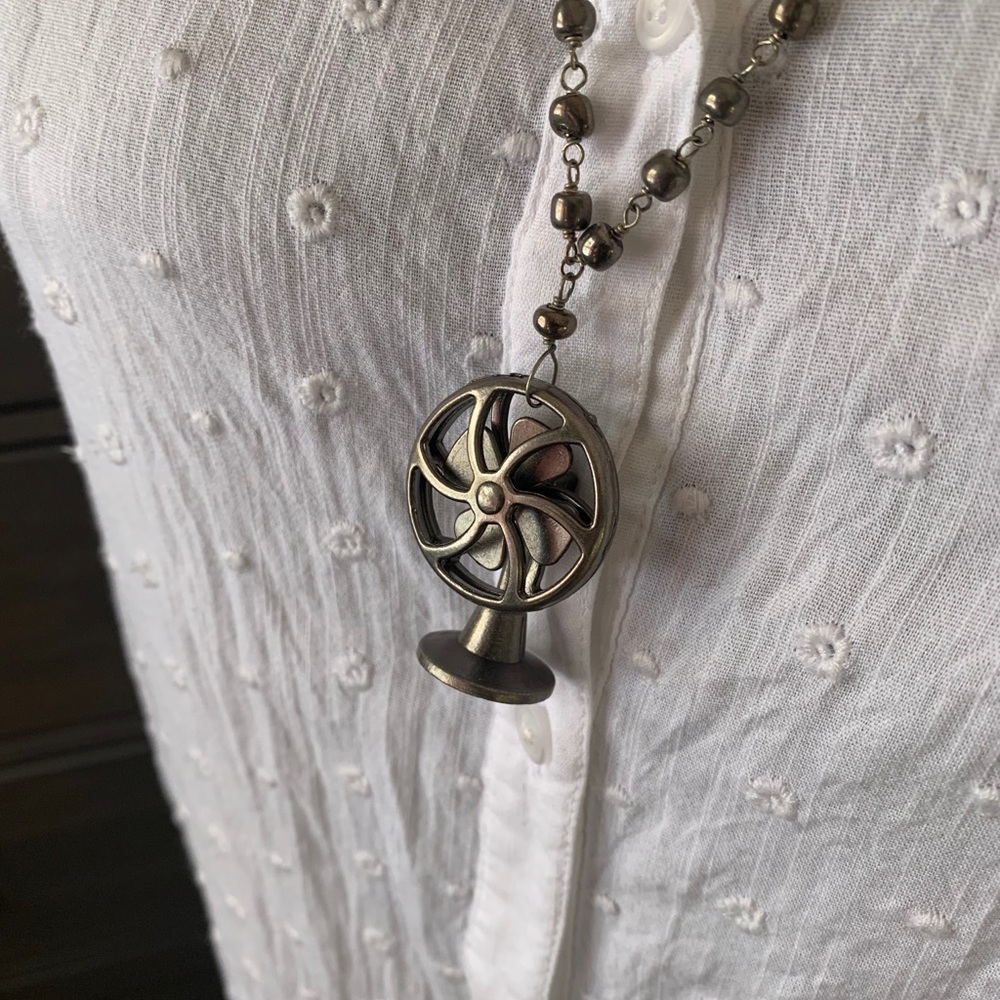 Vintage style fan pendant and beaded chain